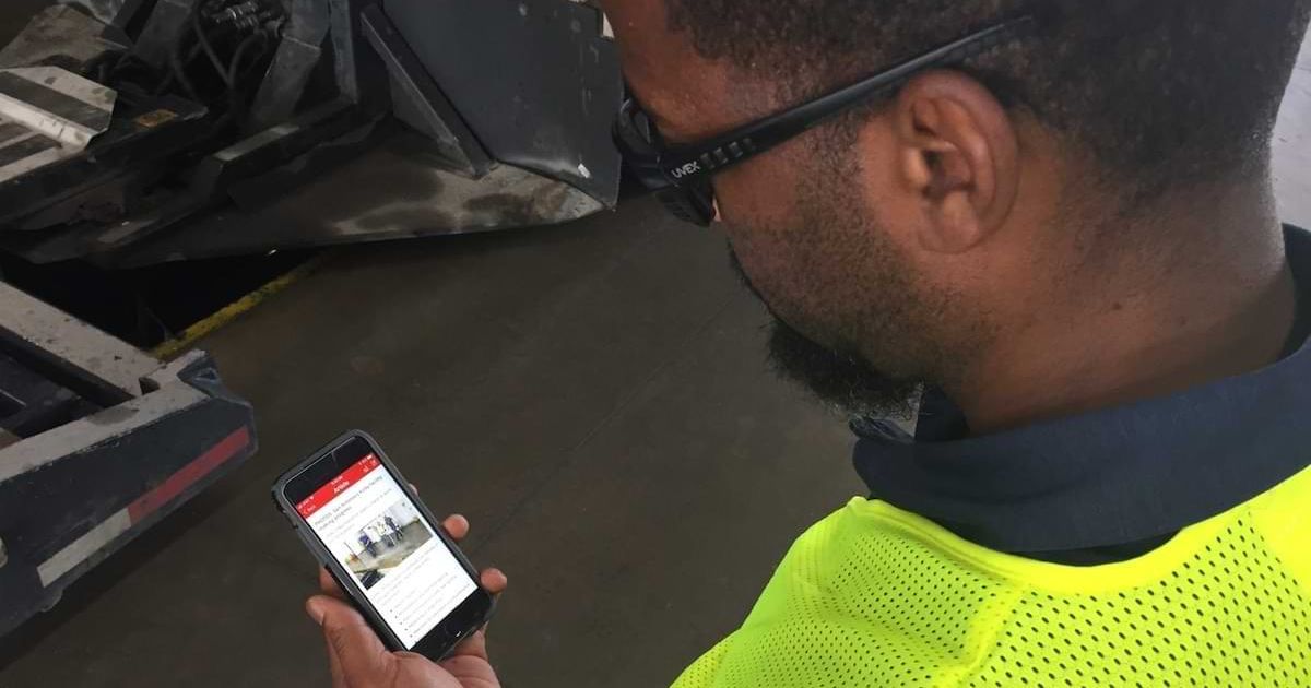 US AutoLogistics Driver with an Employee App