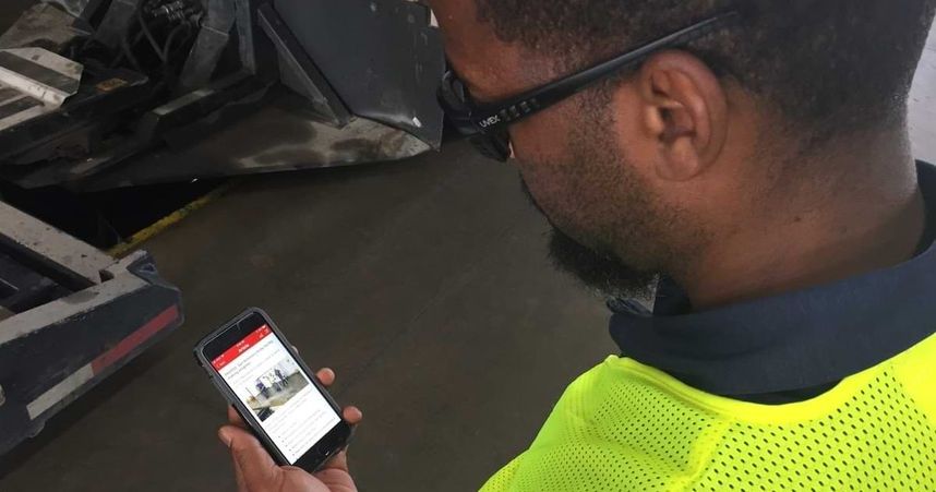 US AutoLogistics Driver with an Employee App