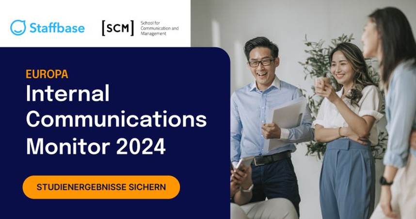 Werbegrafik für den 'Internal Communications Monitor 2024 – Europa' von Staffbase und der School for Communication and Management (SCM). Links auf dunkelblauem Hintergrund der Titel und ein gelber Button mit der Aufschrift 'Studienergebnisse sichern'. Rechts im Bild eine Gruppe von vier lachenden Kolleg*innen, die gemeinsam in einem Büro stehen und sich austauschen.