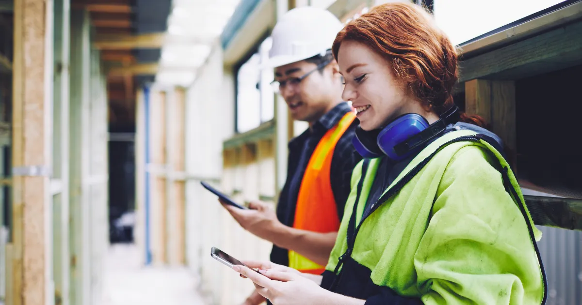 Alle Mitarbeiter*innen erreichen? Die wichtigsten 8 Kanäle und Formate