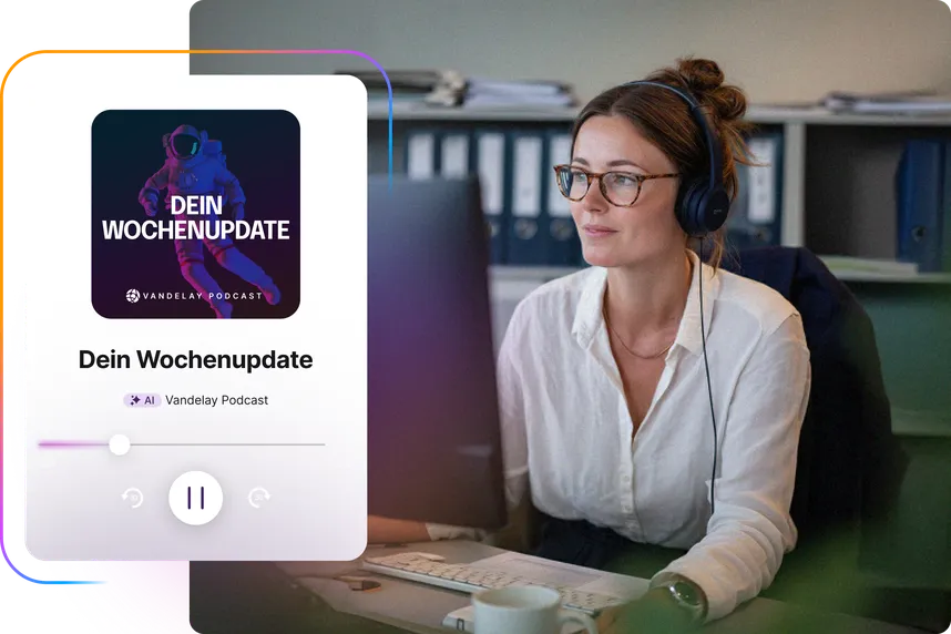 Eine Frau mit Kopfhörern arbeitet an einem Desktop-Computer. Überlagert ist ein großer, lila gefärbter Audioplayer mit dem Titel "Dein Wochenupdate". Der Player ist als KI-generierter Vandelay Podcast gekennzeichnet. Das Cover zeigt einen Astronauten.