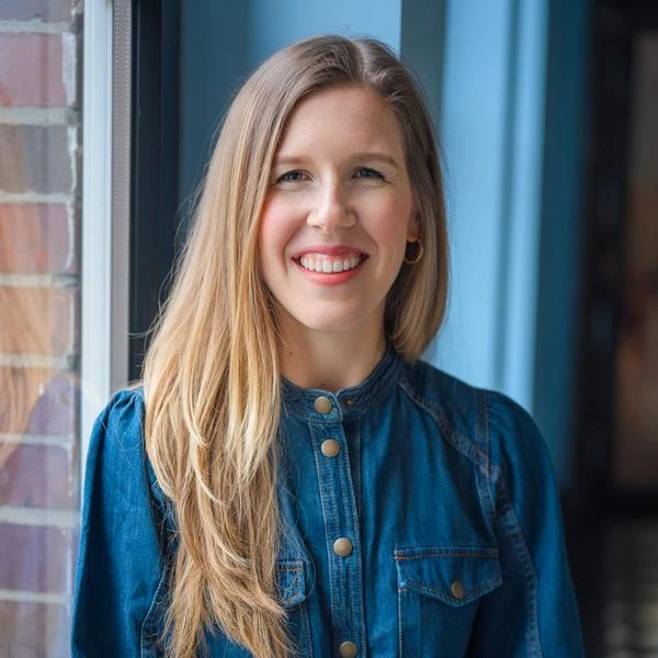 Lara Dobson, Staffbase