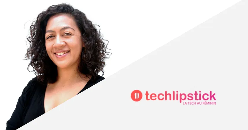 Smiling person with curly hair next to the Techlipstick logo and tagline "La Tech Au Feminin" on a white and gray background.
