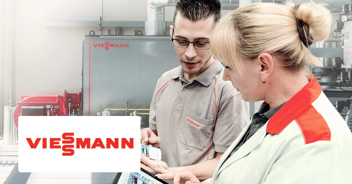 Viessmann-Mitarbeitende mit Smartphone