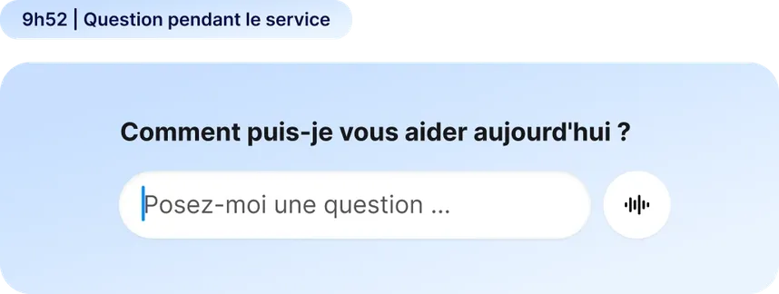 Interface du chatbot IA Staffbase avec le message "Comment puis-je vous aider aujourd'hui ?" et un champ de saisie vocale, affiché à 9h52 pendant le service