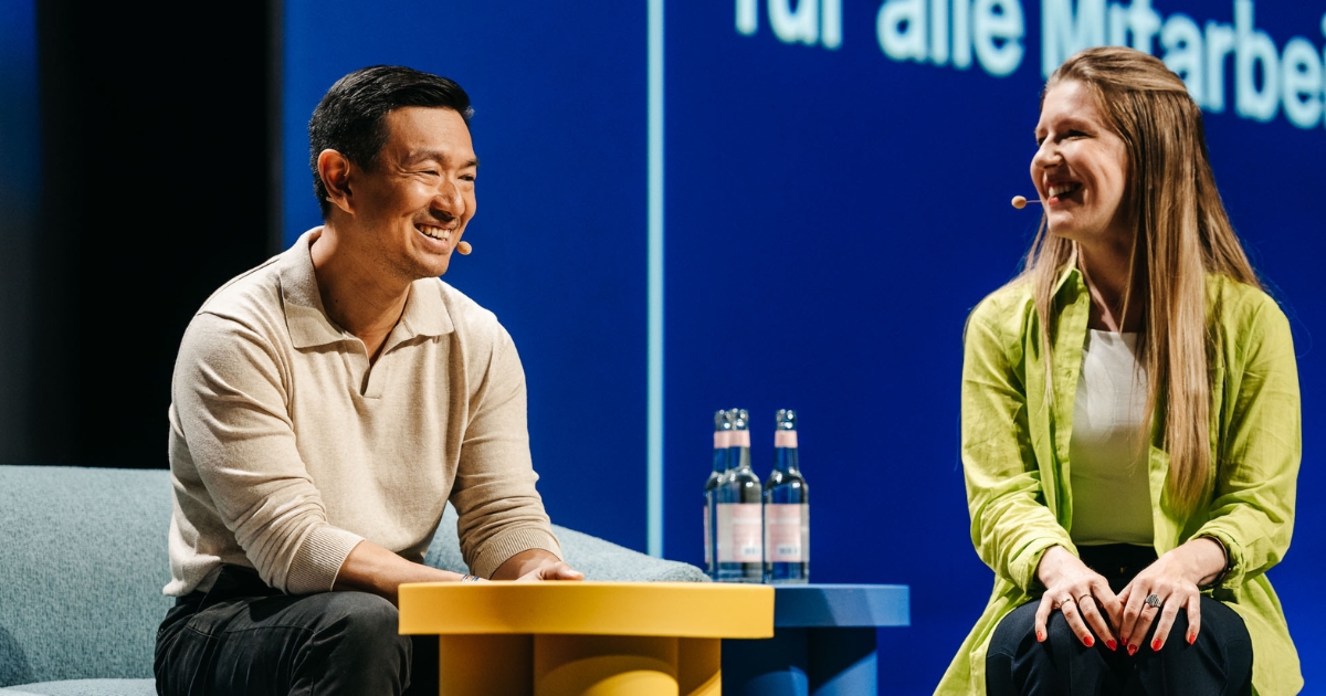 Dada Lin und Lara Dobson auf der Bühne der Voices 2025